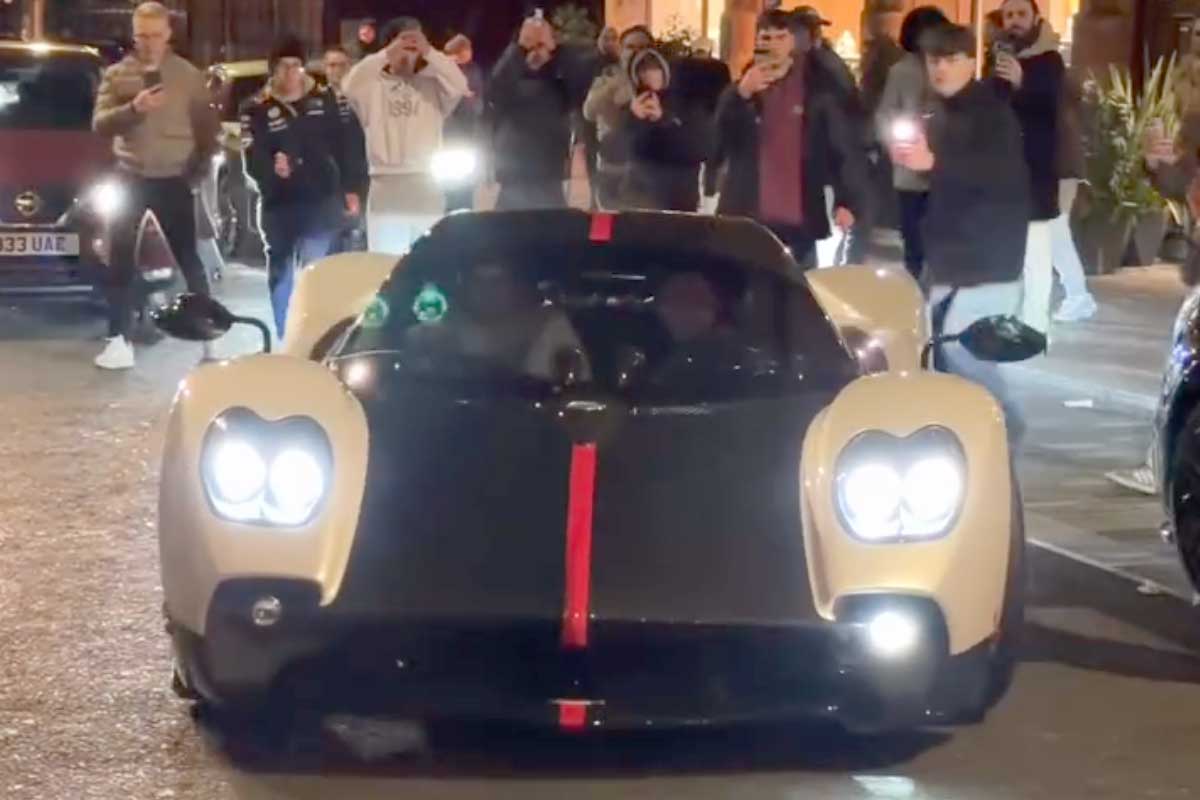 Een zeldzame Pagani Utopia Cinque maakt zijn opwachting in Londen en neemt een bad in de ontaarde menigte: "het was een chaos"